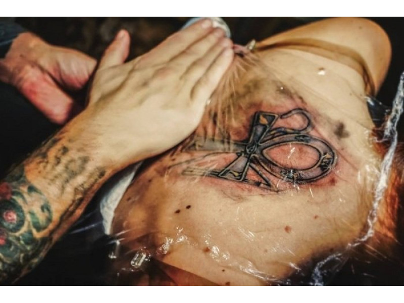 Как пользоваться плёнкой для заживления тату