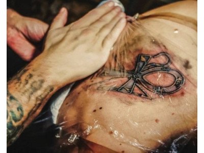 Як користуватися плівкою для загоєння тату